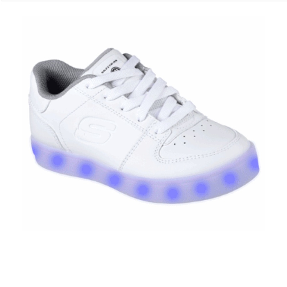 NWT Kids light up sneakers